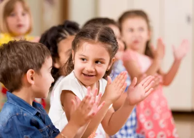 children clapping